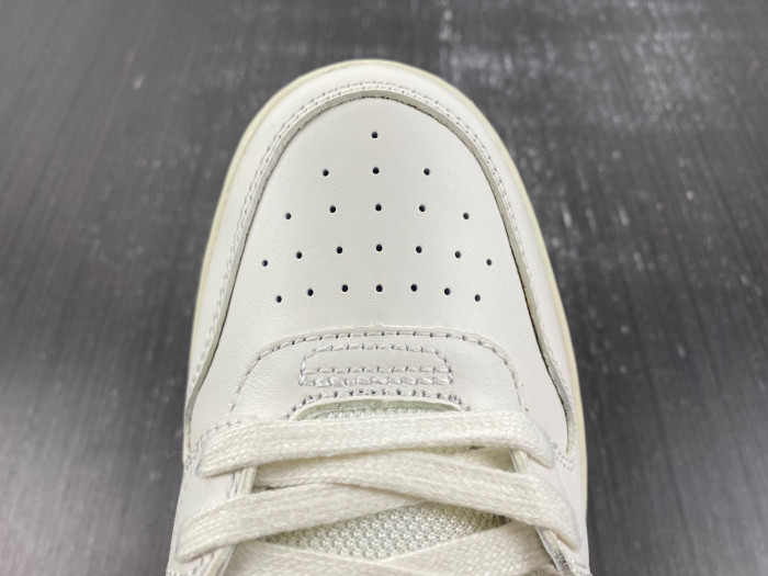 OFF-WHITE SNEAKER