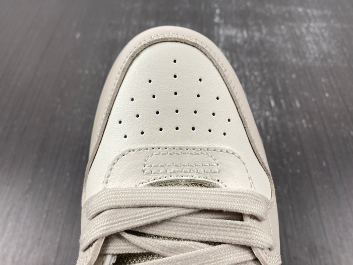 OFF-WHITE SNEAKER