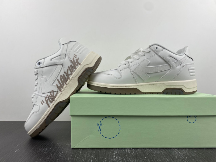 OFF-WHITE SNEAKER