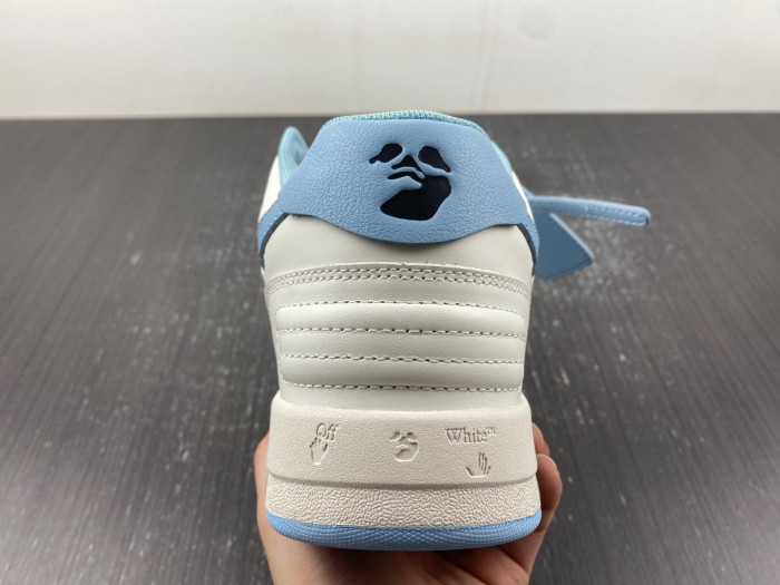OFF-WHITE SNEAKER