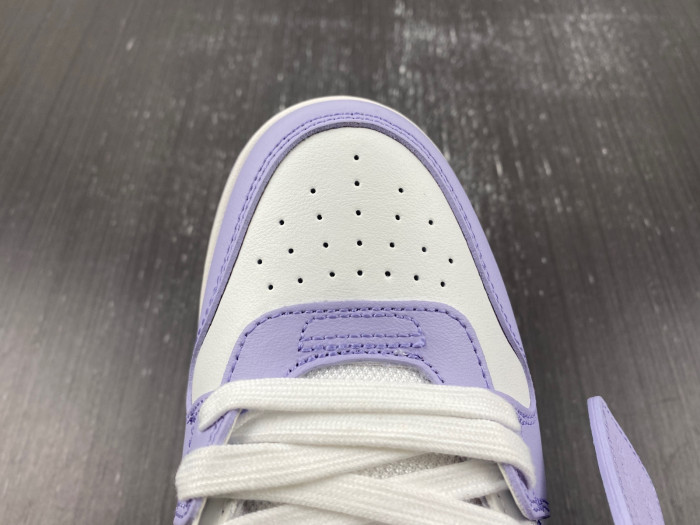 OFF-WHITE SNEAKER