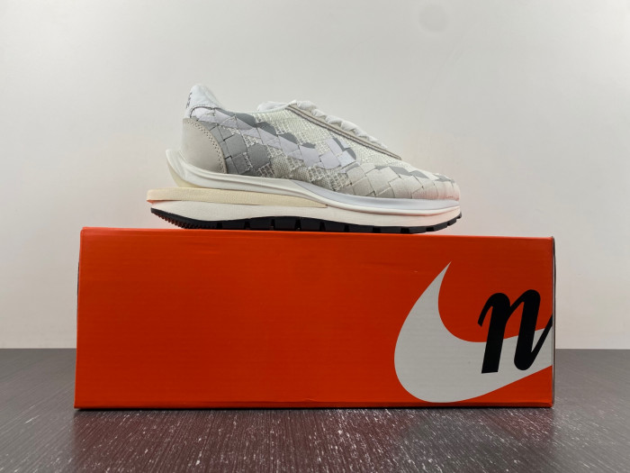 sacai x Nike Waffle Woven White DR5209-100