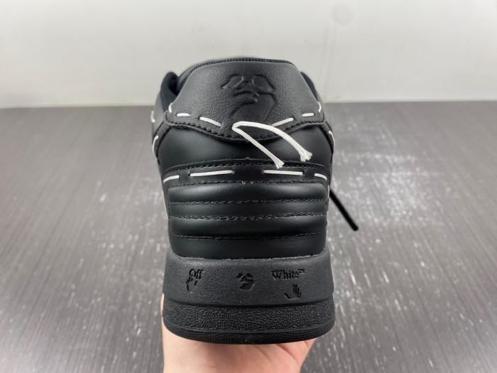 OFF-WHITE SNEAKER