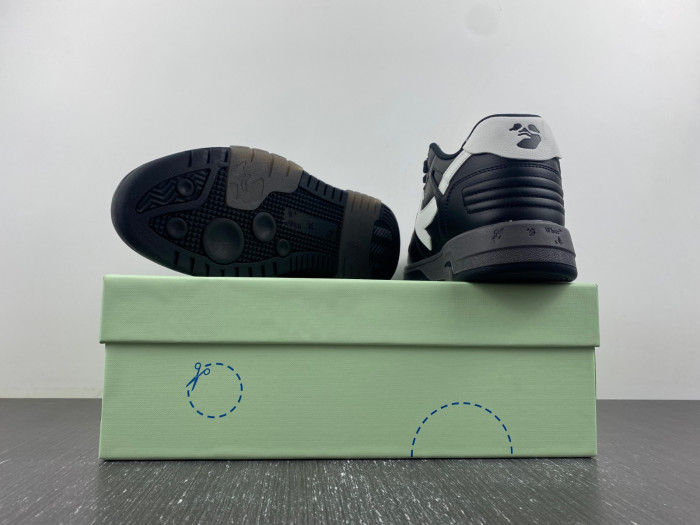 OFF-WHITE SNEAKER