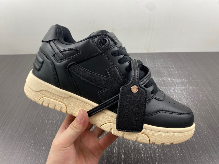 OFF-WHITE SNEAKER