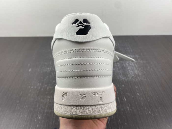 OFF-WHITE SNEAKER