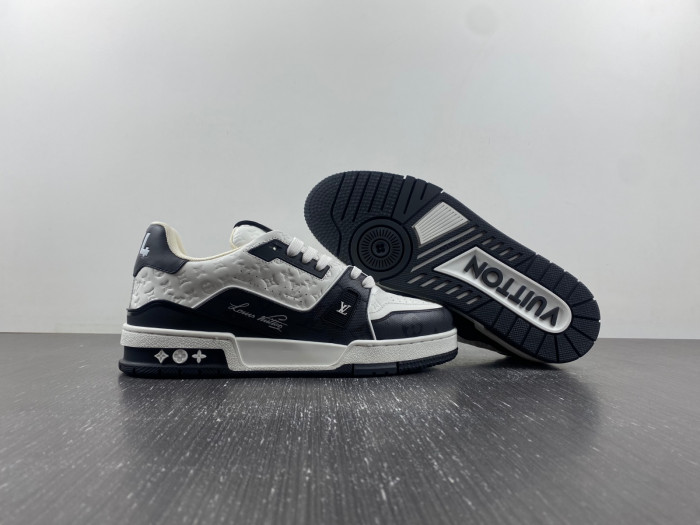 LV TRAINER SNEAKER