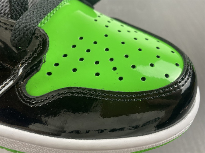 Air Jordan 1 High OG “Pine Green” 555088-030