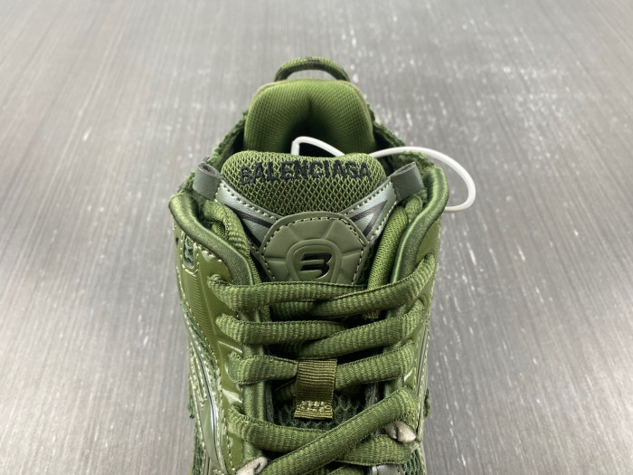 BLCG RUNNER SNEAKER 677402 W3RN3 2025