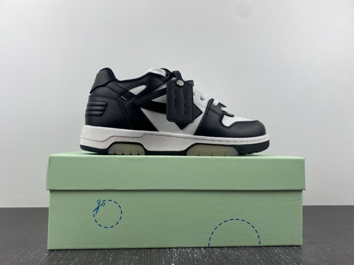 OFF-WHITE SNEAKER