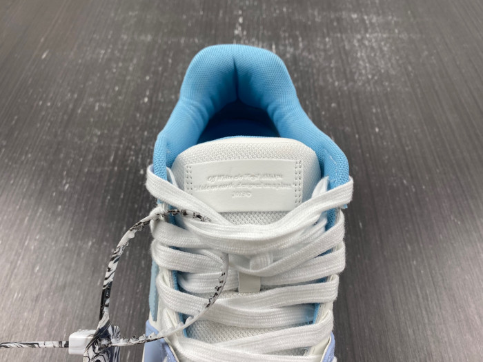 OFF-WHITE SNEAKER