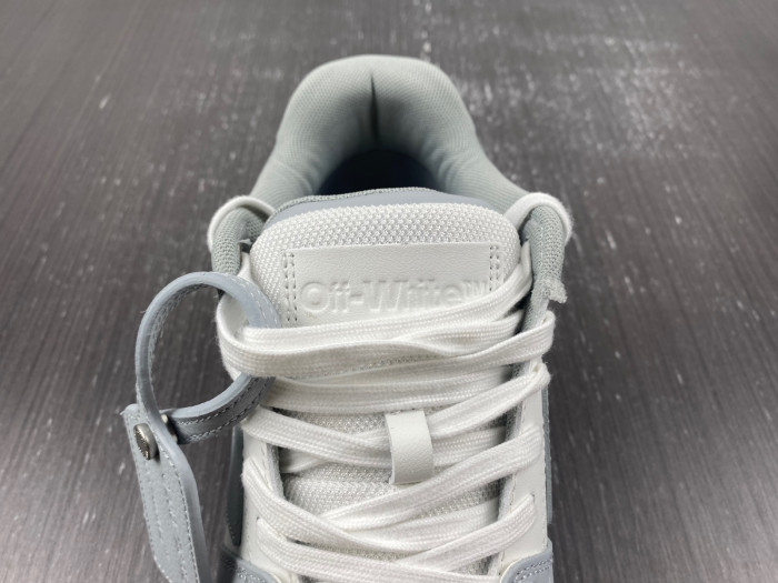 OFF-WHITE SNEAKER