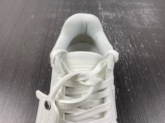 OFF-WHITE SNEAKER