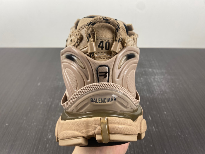 BLCG RUNNER SNEAKER 677403 W2RA5 0126