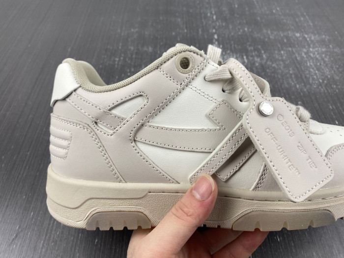 OFF-WHITE SNEAKER