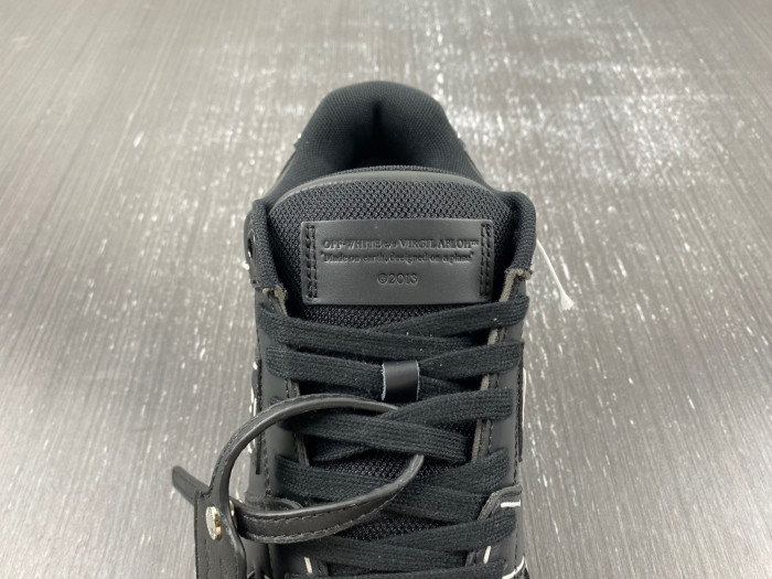 OFF-WHITE SNEAKER