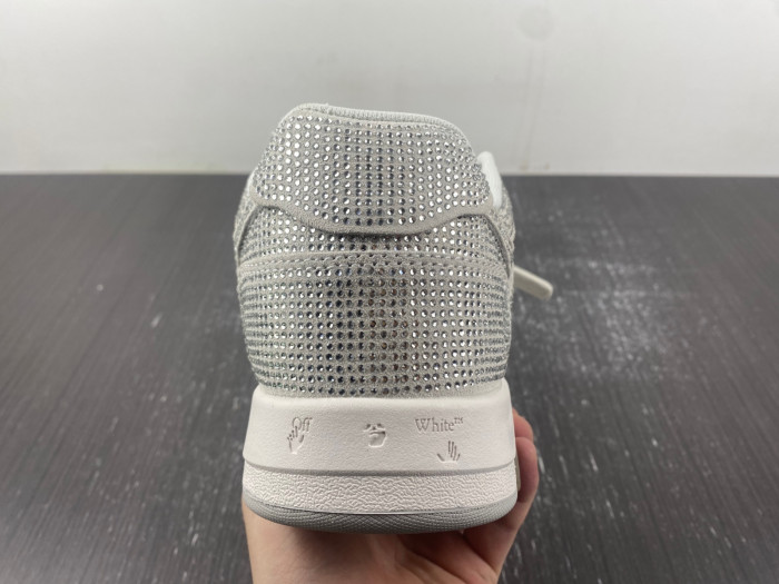 OFF-WHITE SNEAKER