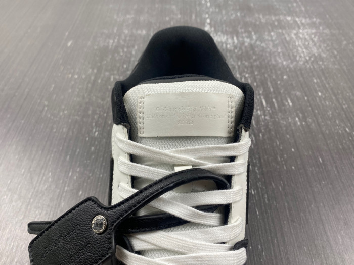 OFF-WHITE SNEAKER