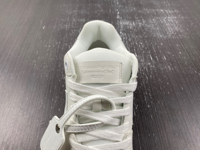 OFF-WHITE SNEAKER