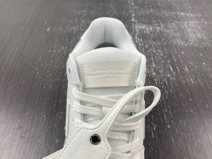 OFF-WHITE SNEAKER