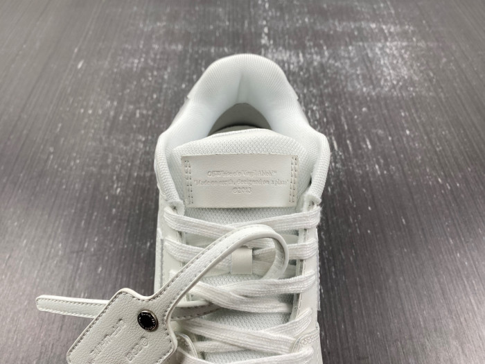 OFF-WHITE SNEAKER