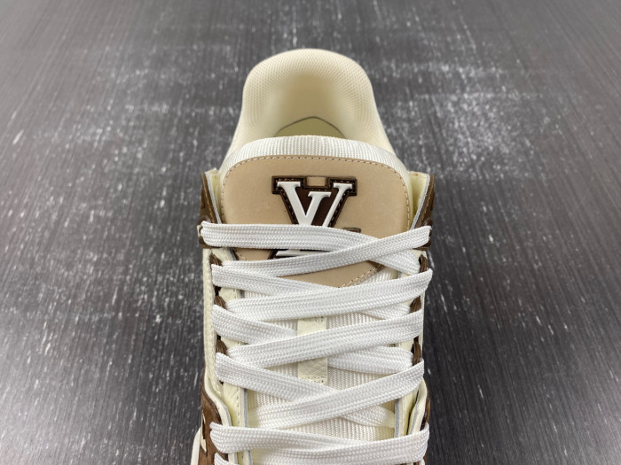 LV TRAINER SNEAKER