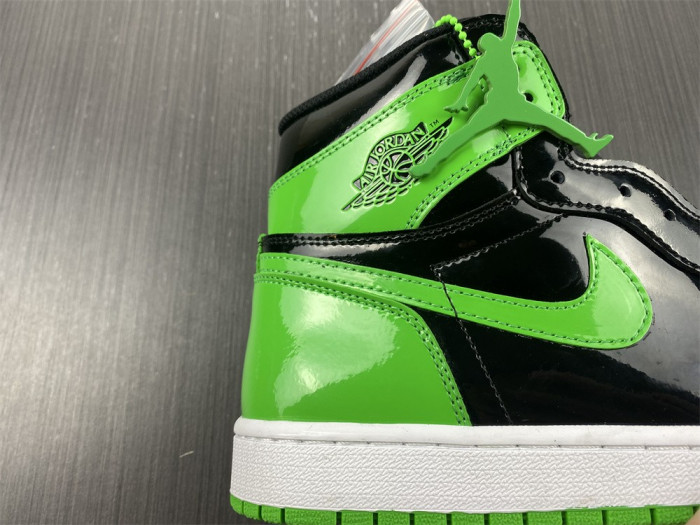 Air Jordan 1 High OG “Pine Green” 555088-030