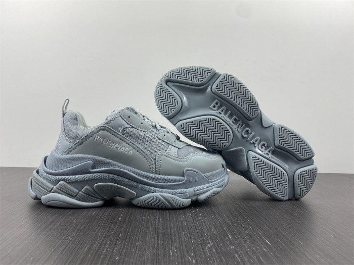 BLCG TRIPLE S SNEAKER 524039 W2FW1 4700
