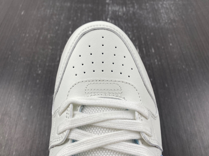 OFF-WHITE SNEAKER