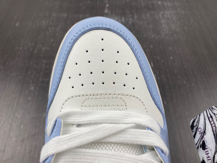 OFF-WHITE SNEAKER