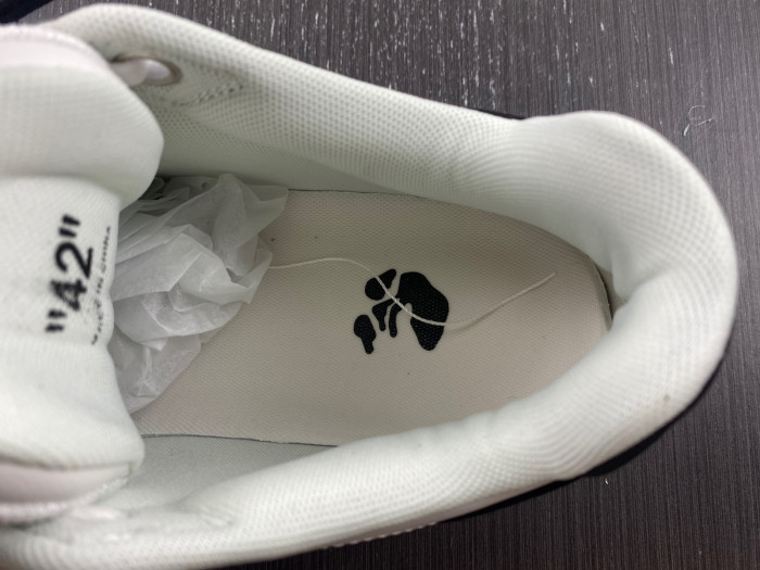 OFF-WHITE SNEAKER
