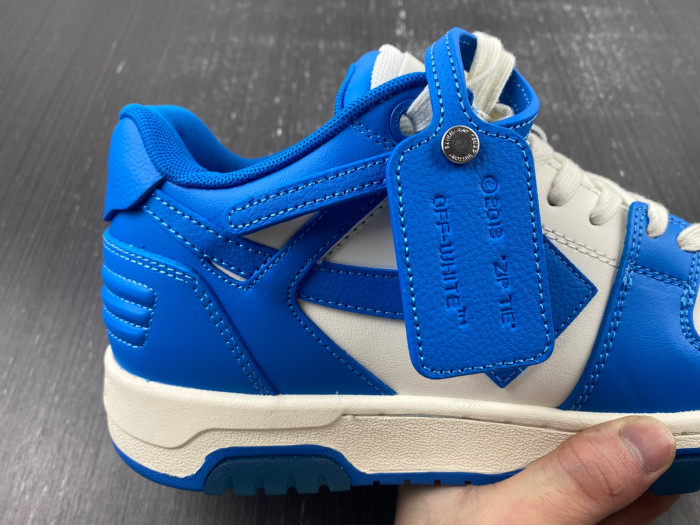 OFF-WHITE SNEAKER