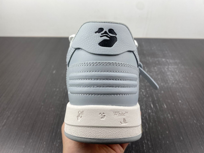 OFF-WHITE SNEAKER