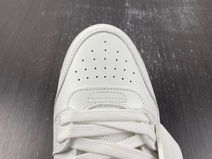 OFF-WHITE SNEAKER