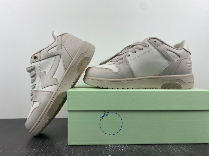 OFF-WHITE SNEAKER