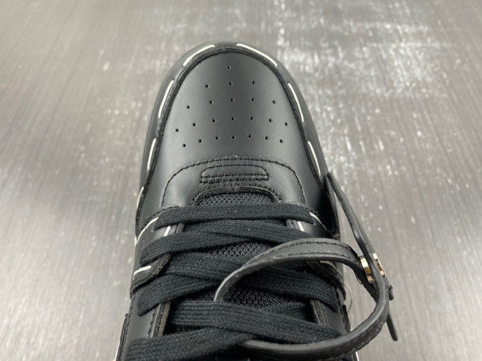 OFF-WHITE SNEAKER