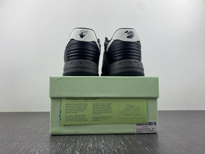 OFF-WHITE SNEAKER