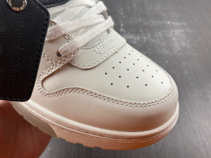 OFF-WHITE SNEAKER