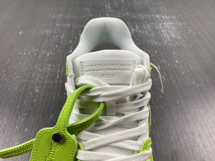 OFF-WHITE SNEAKER