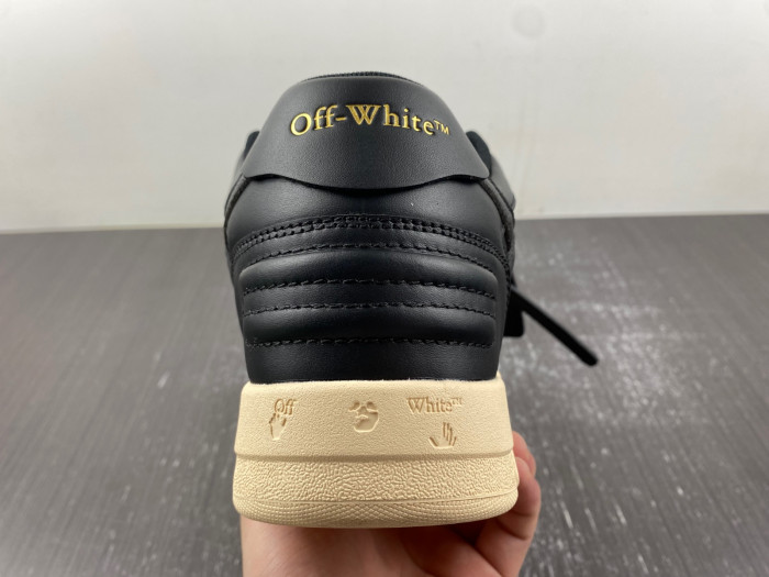OFF-WHITE SNEAKER