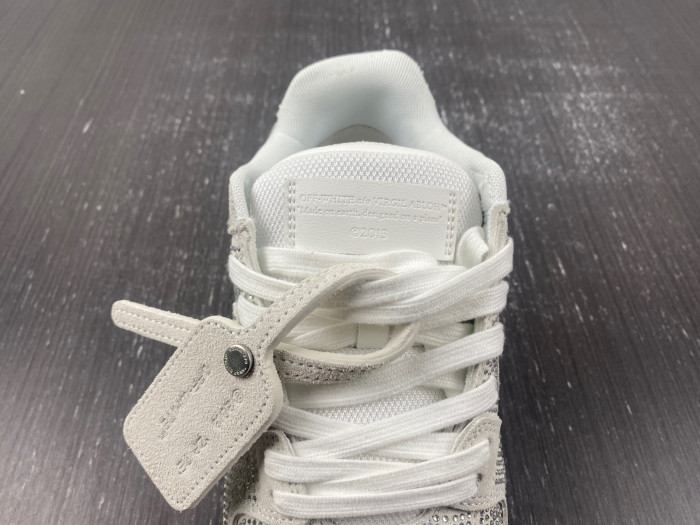 OFF-WHITE SNEAKER