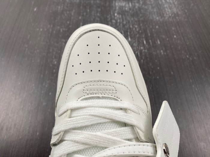 OFF-WHITE SNEAKER
