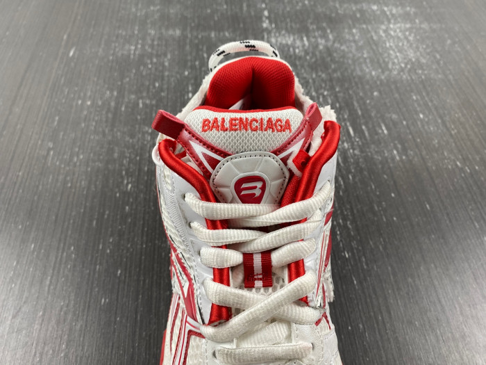 BLCG RUNNER SNEAKER 677402 W3RB2 9060