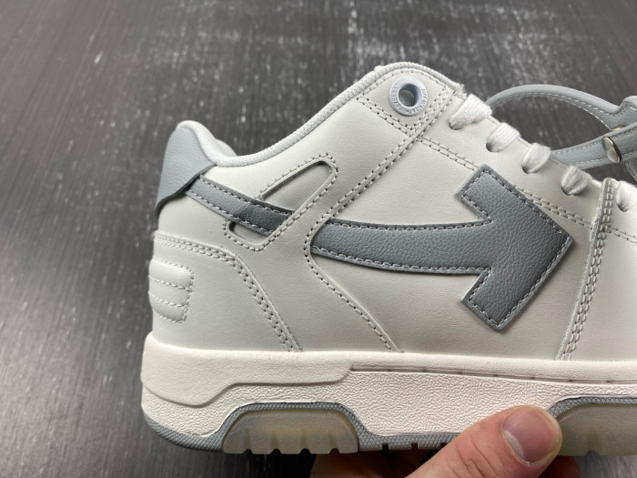 OFF-WHITE SNEAKER