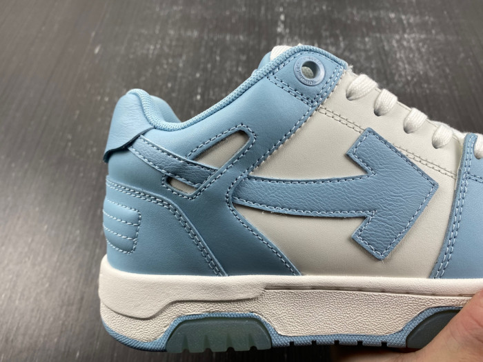 OFF-WHITE SNEAKER