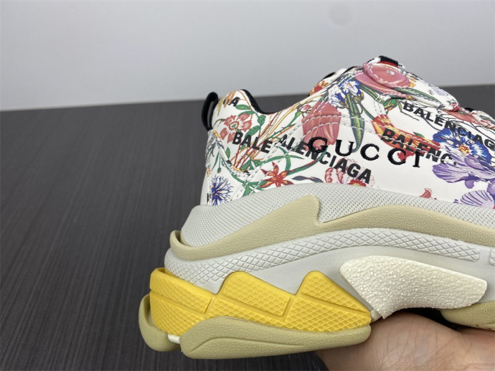 GUCC*BLCG TRIPLE S SNEAKER 677195 UL110 8461