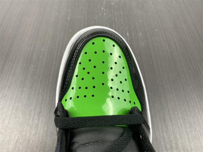 Air Jordan 1 High OG “Pine Green” 555088-030