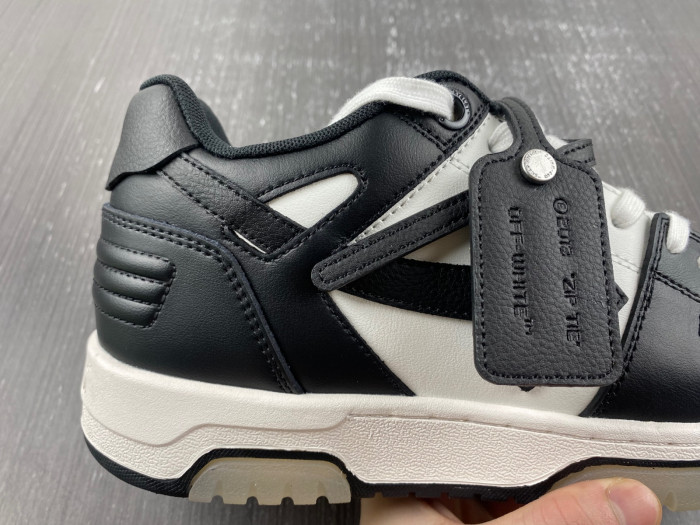 OFF-WHITE SNEAKER