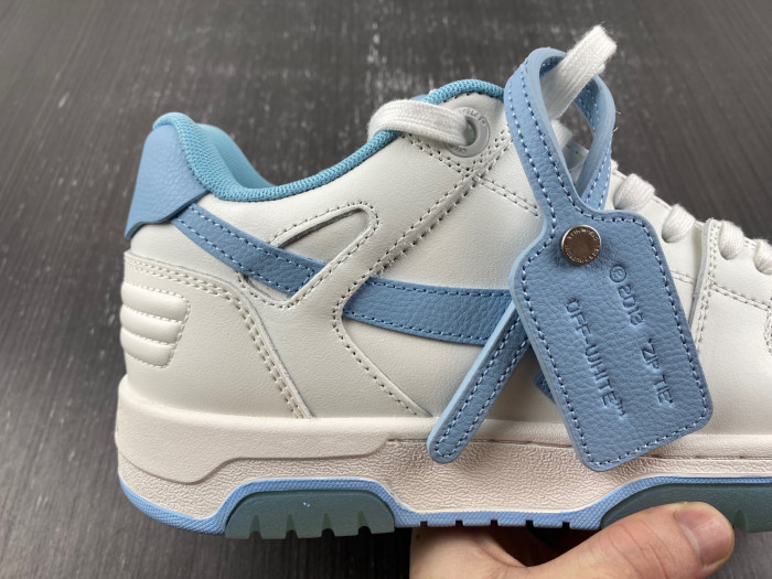 OFF-WHITE SNEAKER