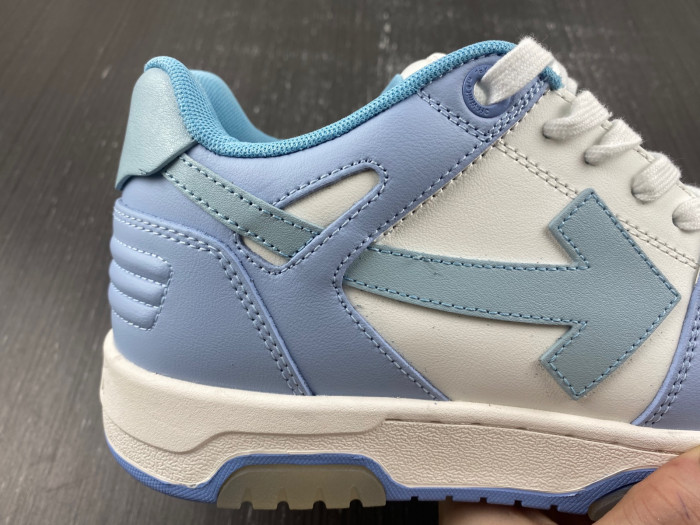 OFF-WHITE SNEAKER